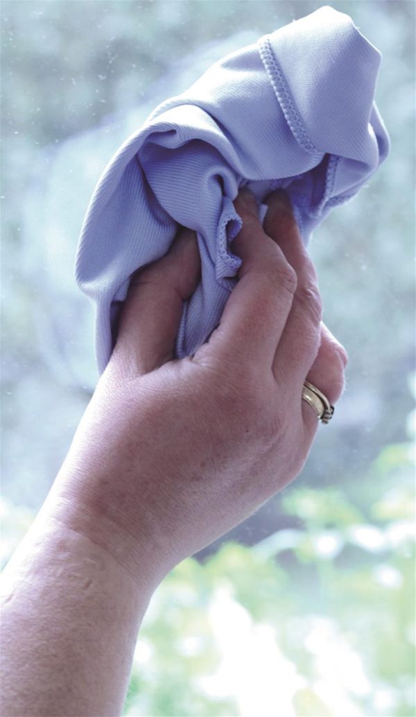 Blue Microfibre Glass Cleaning Cloths- 1 pack of 10 - Image 2